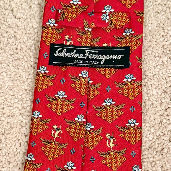 SALVATORE FERRAGAMO 100% Silk Red Horse/Flower Patterned Men’s Neck Tie - Picture 6 of 16